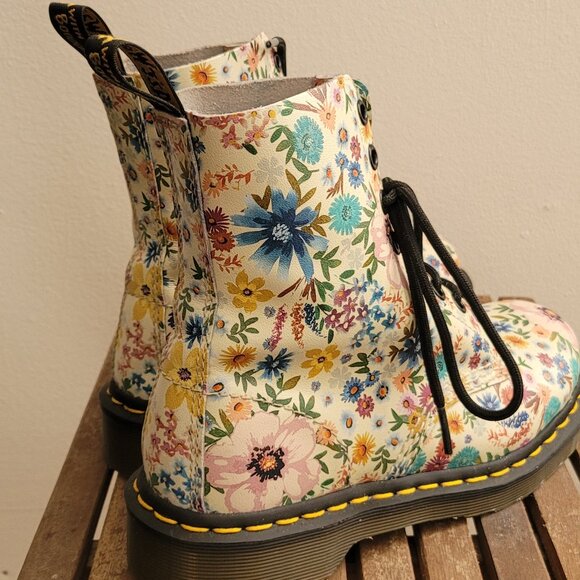 Dr. Martens 1460 Pascal Floral 8-Eyelet Boots - Picture 4 of 9